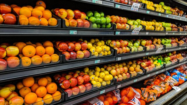Image of a fruit stand in a grocery store
